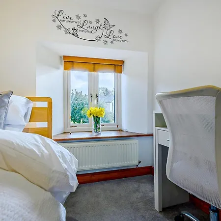3 Bed In 91262 Shap