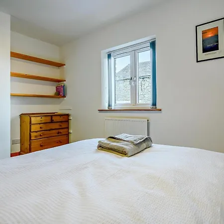 3 Bed In 91262 Shap